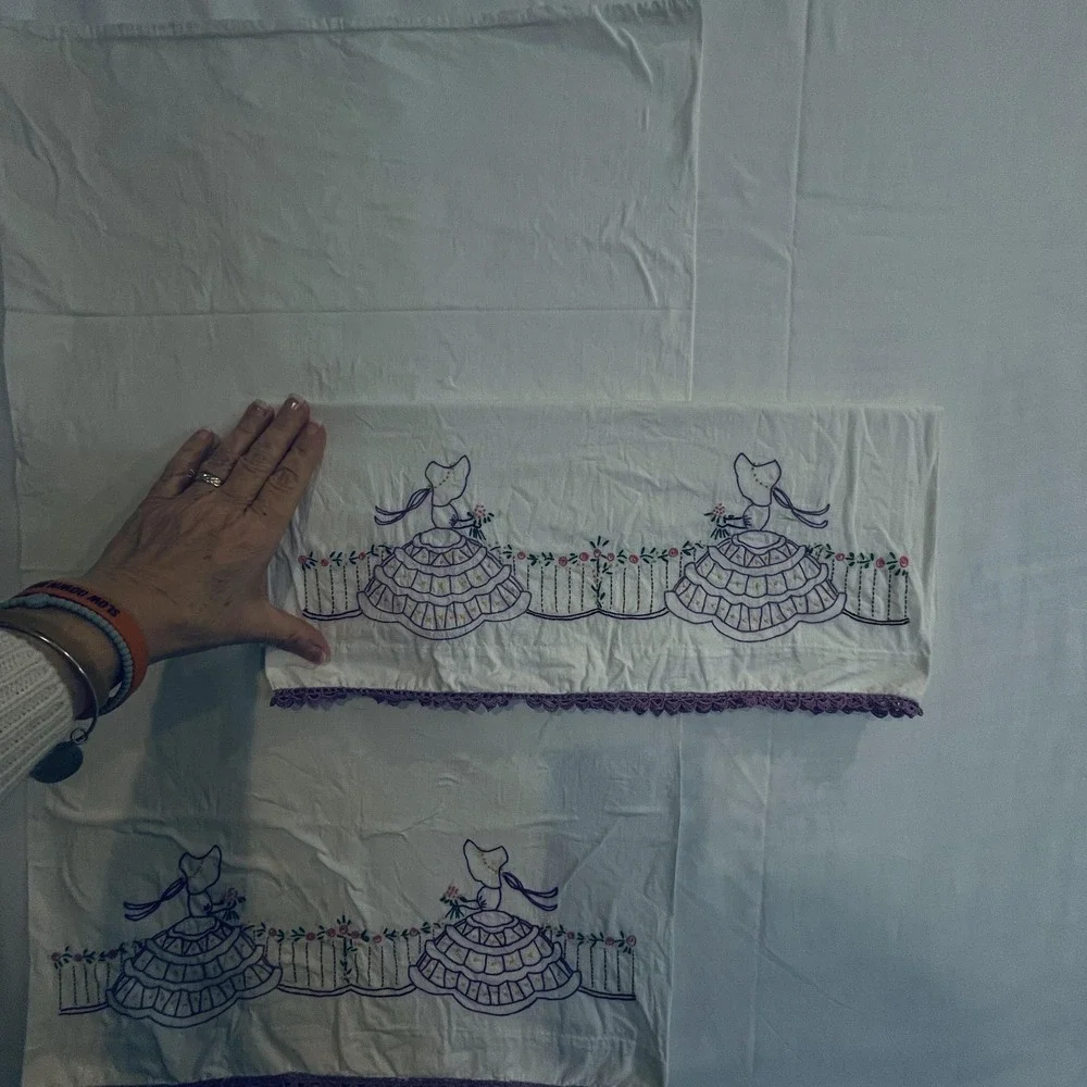 Vintage Embroidered Southern Belle Queen Pillowcases Pair Crochet Cottage‎ White